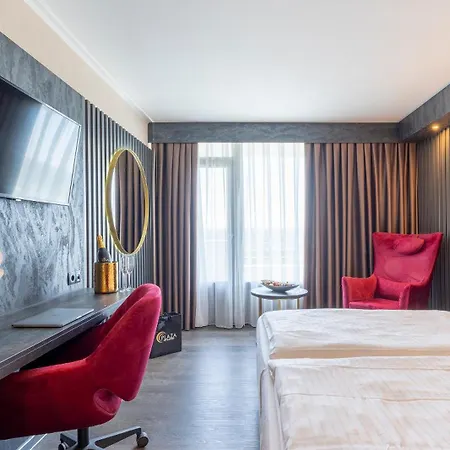 Plaza Hotel 3*