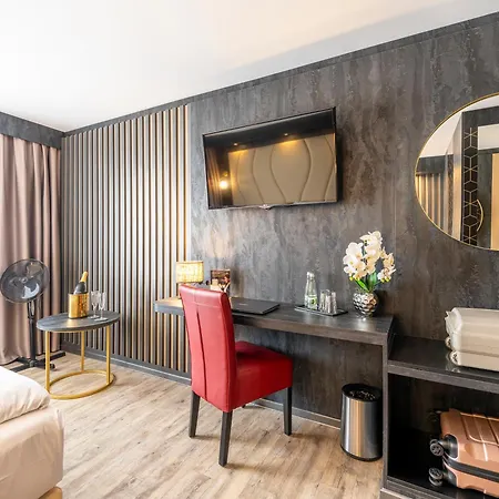 Otel Plaza 3*